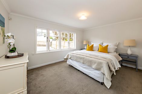 Photo of property in 14 Waiohua Road, Greenlane, Auckland, 1061