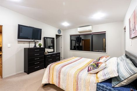 Photo of property in 19 Kitewao Street, Northcote, Auckland, 0627