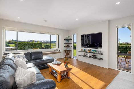 Photo of property in 18 Mara-kai Place, Pegasus, 7612