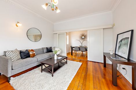 Photo of property in 14 Waiohua Road, Greenlane, Auckland, 1061