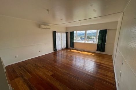 Photo of property in 4 Oaklands Grove, Clouston Park, Upper Hutt, 5018