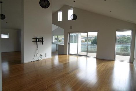 Photo of property in 17 Ballyboe Place, Pinehill, Auckland, 0632