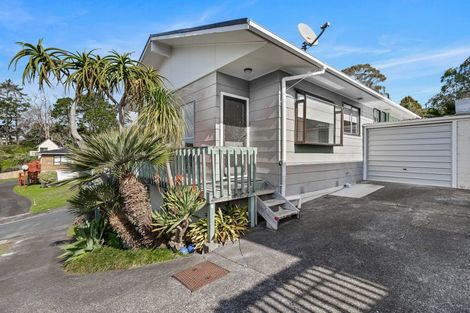 Photo of property in 1/3 Glenvale Place, Totara Vale, Auckland, 0629