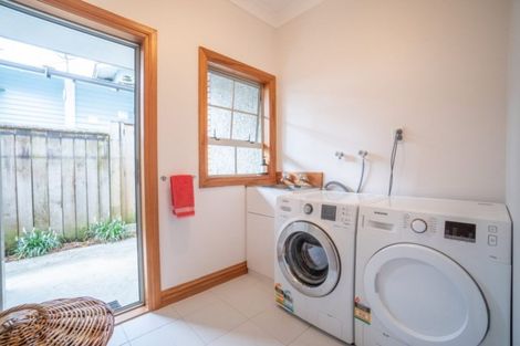 Photo of property in 21 Union Street, Hokowhitu, Palmerston North, 4410