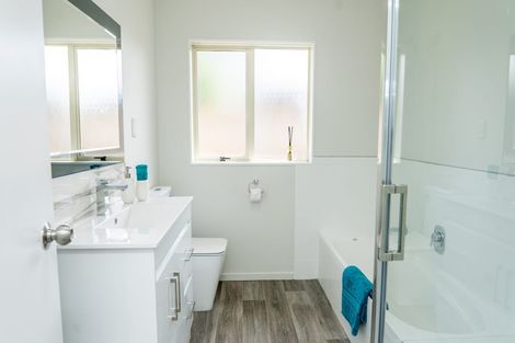 Photo of property in 5 Greta Banks Place, Wattle Downs, Auckland, 2103