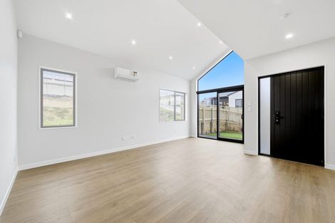 Photo of property in 10 Harakeke Lane, Orewa, 0931