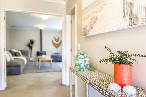 Photo of property in 14 Kennedy Place, Waikanae Beach, Waikanae, 5036