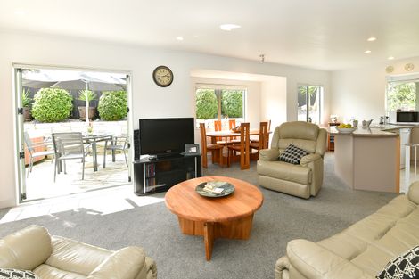 Photo of property in 1/126 Brian Crescent, Stanmore Bay, Whangaparaoa, 0932