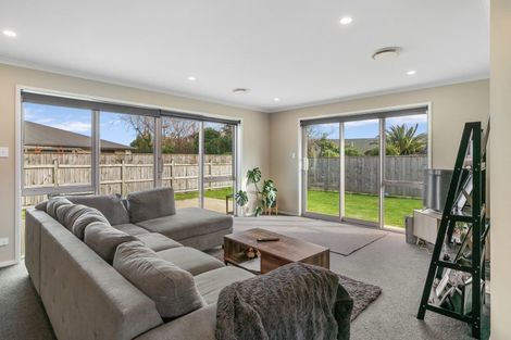 Photo of property in 15 Barry Curtis Place, Levin, 5510