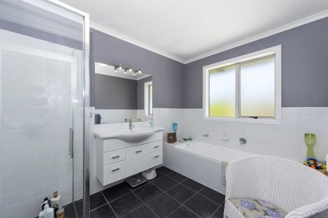 Photo of property in 22 Nielsen Gardens, Rototuna, Hamilton, 3210