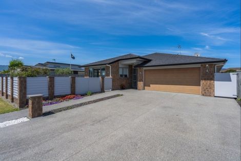 Photo of property in 4 Petrel Close, Paraparaumu Beach, Paraparaumu, 5032