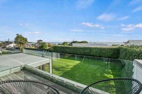 Photo of property in 17 Pitcairn Street, Oakura, 4314