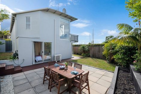 Photo of property in 1/598 Beach Road, Rothesay Bay, Auckland, 0630