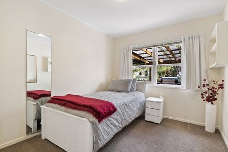Photo of property in 1/1 Tallington Crescent, Torbay, Auckland, 0630