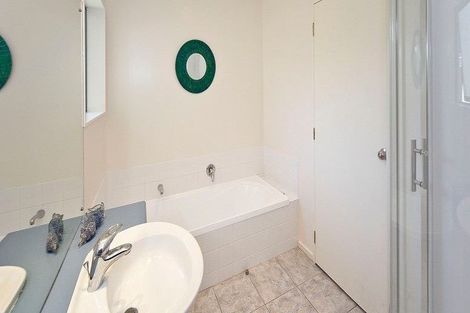 Photo of property in 82 Buscomb Avenue, Henderson, Auckland, 0610