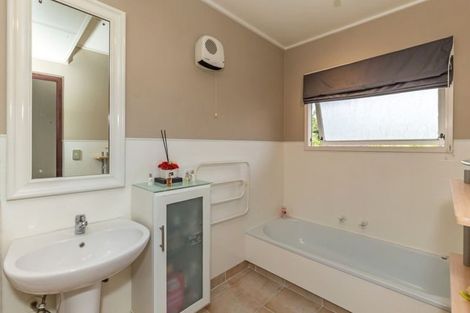 Photo of property in 14 Kennedy Drive, Levin, 5510