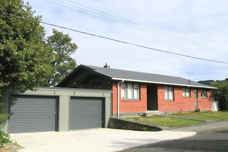 Photo of property in 10 Vista Crescent, Maoribank, Upper Hutt, 5018