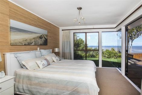 Photo of property in 98 Cliff View Drive, Green Bay, Auckland, 0604