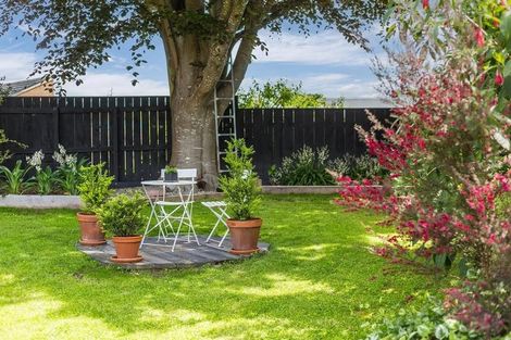 Photo of property in 19 Fleetwood Grove, Waikanae, 5036