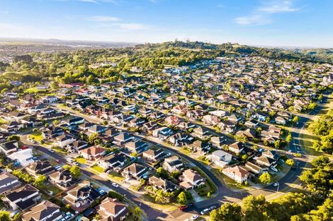 Photo of property in 1 Seresin Crescent, Flat Bush, Auckland, 2016