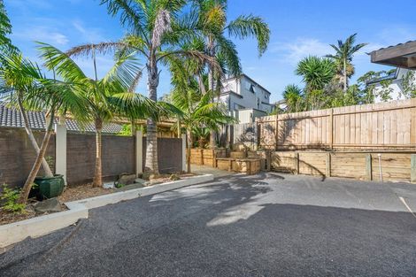 Photo of property in 2/13 Stoneleigh Court, Sunnynook, Auckland, 0632