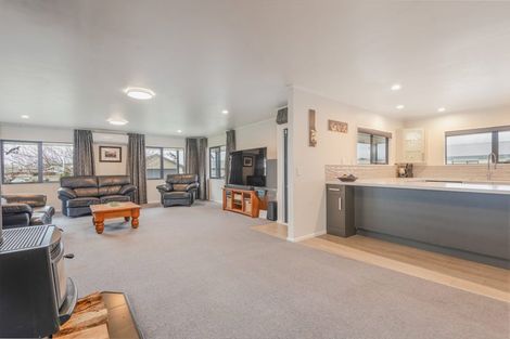 Photo of property in 77 Rhodes Drive, Kelvin Grove, Palmerston North, 4414