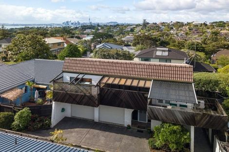 Photo of property in 2/47 James Evans Drive, Northcote, Auckland, 0627