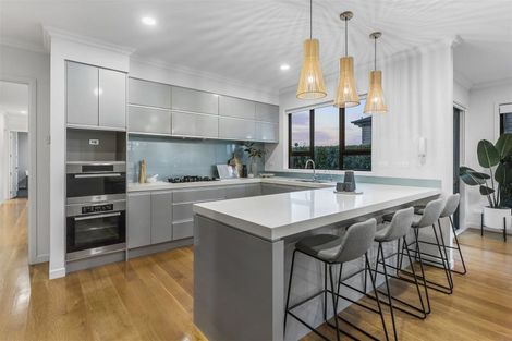 Photo of property in 16 Fernhill Way, Oteha, Auckland, 0632