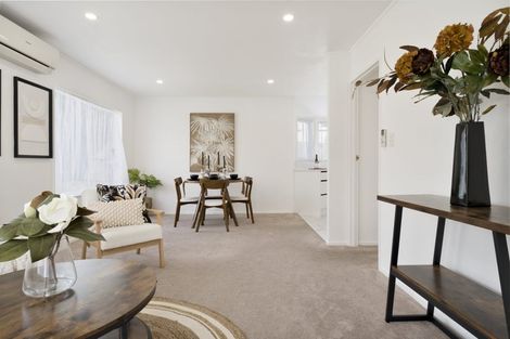 Photo of property in 2/5 Newington Road, Henderson, Auckland, 0612