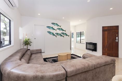 Photo of property in 2 George Laurenson Lane, Mount Roskill, Auckland, 1041