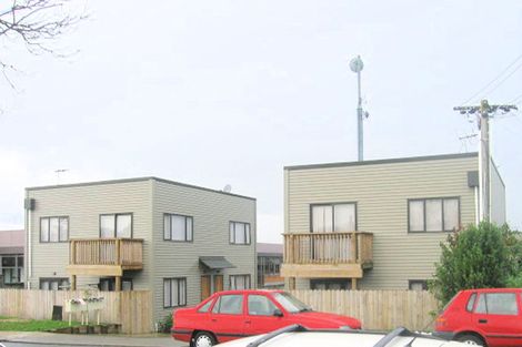 Photo of property in 1/5 Buscomb Avenue, Henderson, Auckland, 0610