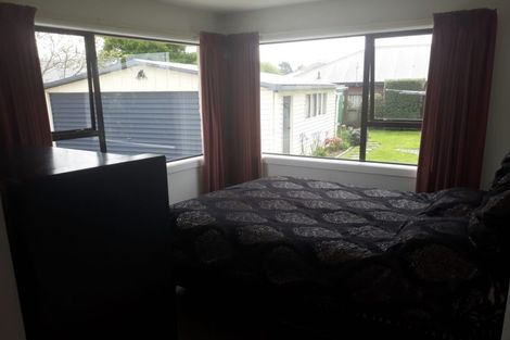 Photo of property in 33 Farquhars Road, Redwood, Christchurch, 8051