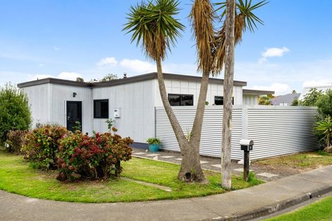 Photo of property in 1 Grey Street, Bay View, Napier, 4104