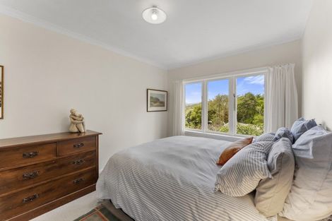 Photo of property in 33 Jocelyn Crescent, Pinehaven, Upper Hutt, 5019