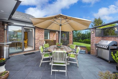 Photo of property in 22 Jade Crescent, Timberlea, Upper Hutt, 5018