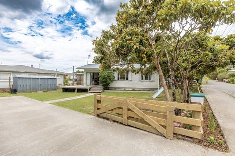 Photo of property in 5 Watts Road, Waipawa, 4210