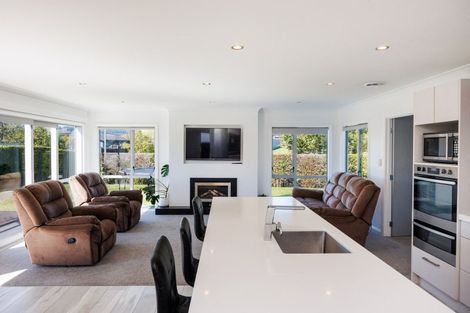 Photo of property in 1 Silicon Way, Fitzherbert, Palmerston North, 4410