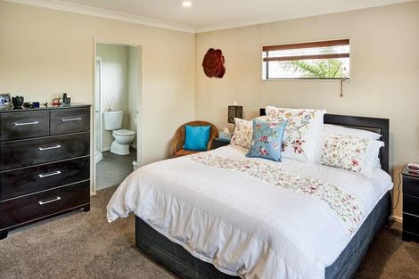 Photo of property in 38 Speldhurst Grove, Stokes Valley, Lower Hutt, 5019