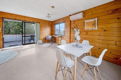 Photo of property in 2/72 Aeroview Drive, Beach Haven, Auckland, 0626