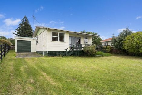 Photo of property in 49 Toi Street, Otaki Beach, Otaki, 5512