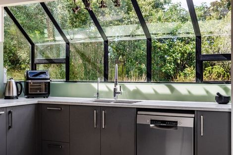 Photo of property in 151 Taupaki Road, Taupaki, Henderson, 0782