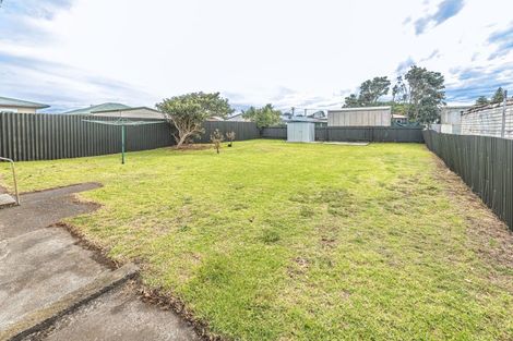 Photo of property in 2 Arawa Place, Castlecliff, Whanganui, 4501