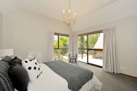 Photo of property in 10 Indira Lane, Cashmere, Christchurch, 8022