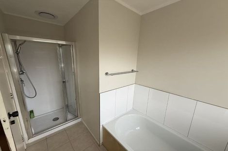 Photo of property in 2/3 Hedge Row, Sunnyhills, Auckland, 2010