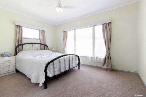 Photo of property in 16 Sutton Crescent, Papakura, 2110