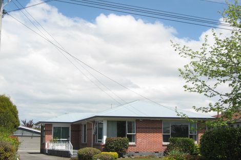 Photo of property in 32 Dunedin Street, Redwood, Christchurch, 8051