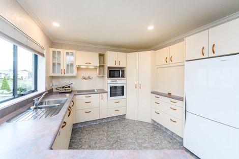 Photo of property in 28 Cedar Crescent, Feilding, 4702