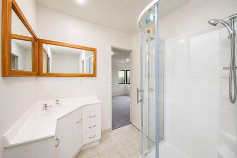 Photo of property in 32 Stewart Crescent, Hokowhitu, Palmerston North, 4410