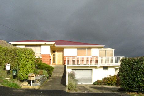 Photo of property in 31 Bayne Terrace, Macandrew Bay, Dunedin, 9014