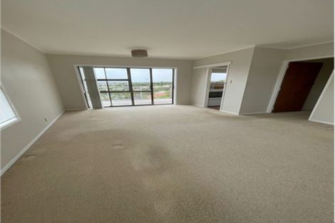 Photo of property in 1/819 East Coast Road, Northcross, Auckland, 0630